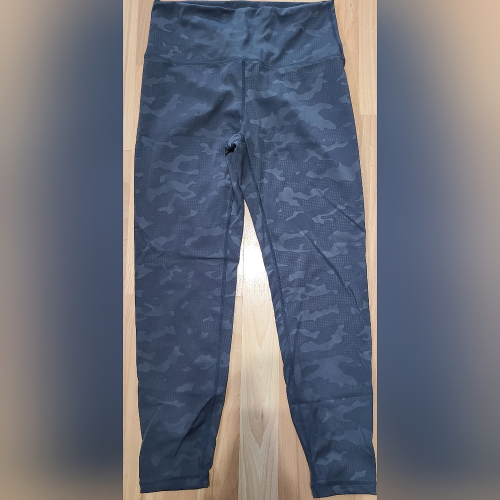Zyia luxe size 6-8 leggings grey camo